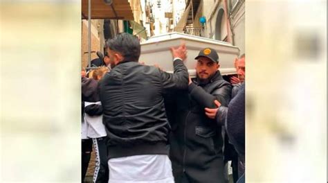 Napoli Lunedì i funerali di Ugo Russo il 15enne ucciso durante una