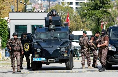 Un Hombre Con Un Cuchillo Intenta Atacar La Embajada De Israel En