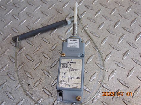 SIEMENS 3SE03-SA LIMIT SWITCH SER A2 w 3SE03-DW1 OPERATING HEAD | eBay