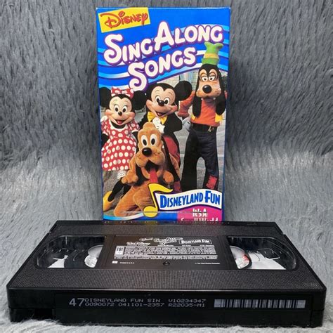 DISNEYS SING ALONG Songs Disneyland Fun: Its a Small World (VHS, 2001