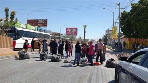 Torreón Vecinos bloquean bulevar Revolución por falta de agua Grupo