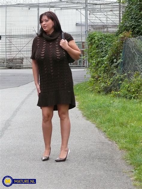 Big And Soft Hottie Shows Her Naked Breasts Wet Pussy