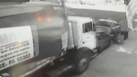 Runaway Garbage Truck Crashes Into Parked Cars as Workers Chase It ...