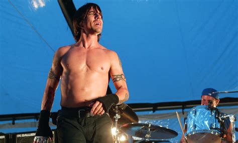Anthony Kiedis de Red Hot Chili Peppers No es que dejé las drogas es que encontré la salud