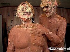 Fifi Foxx And Whitney Morgan Have A Sexy Naked Pie Fight XMessy