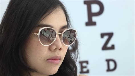 Women Wearing Glasses 7