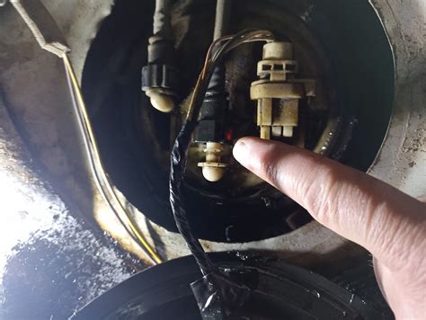 Штуцер топливной системы от ВАЗ — Renault Scenic RX4, 2 л, 2002 года ...