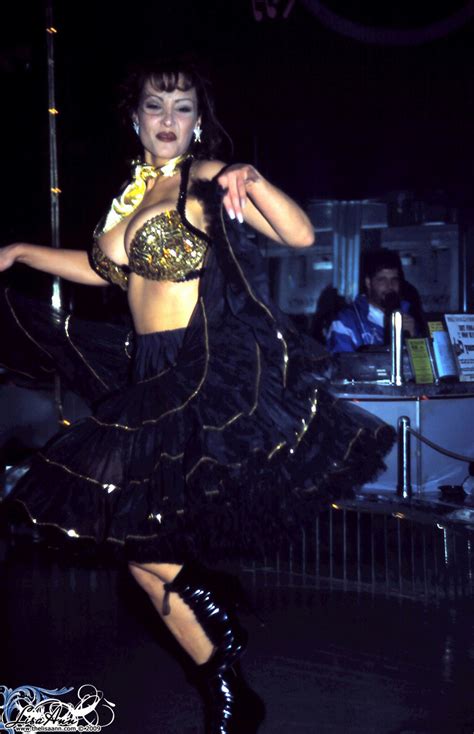 Brunette American Pornstar Lisa Ann Reveals Her Stunning Juggs And Poses Coedcherry