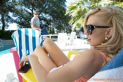 Lexi Belle Fucking In The Bedroom With Her Natural Tits