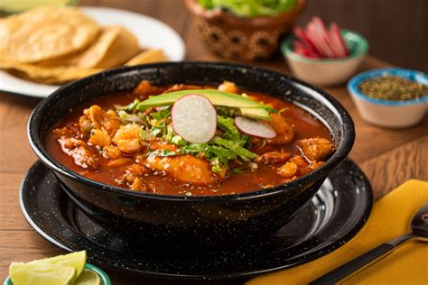 Pozole Rojo De Cerdo Y Pollo