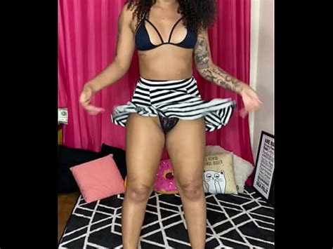 DESAFIO DE BATER PALMA O BUMBUM Morena Sapeca Batendo Palmas o Rabão HOT Latina Big