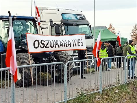 Rolnicy rozpoczęli protest przed przejściem granicznym w Medyce zdjęcia