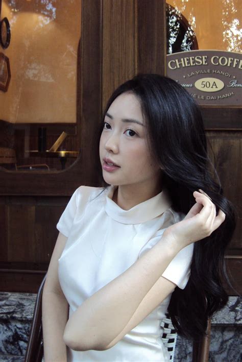 Hot girl Bắc Giang lấy chồng cầu thủ xinh đẹp không kém Doãn Hải My