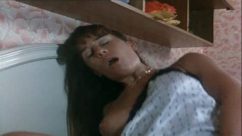 Naked Pénélope Valentin in Calda pioggia di sesso