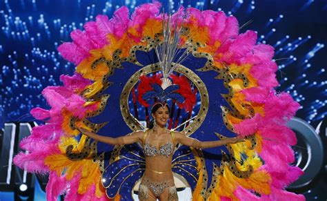 Concursantes de Miss Universo se lucen en bikini y trajes típicos