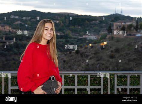 Pretty Teen Blonde Dressed In Stockfotos Und Bilder Kaufen Alamy