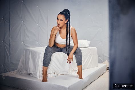 Ponytailed Babe Vicki Chase Gets A DP In A Wild Foursome With Hung Men CoedCherry