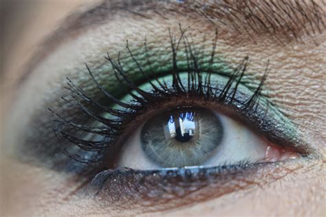 Sebnem s Blog Alışveriş makyaj moda ve dahası Yeşil Göz Makyajı Nude Dudaklar