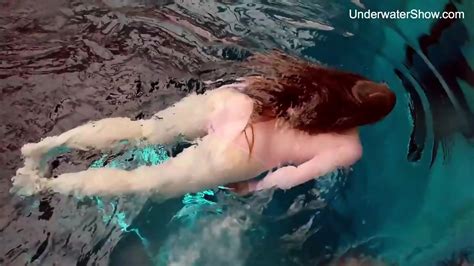 Hottest Underwater Tight Babe Simonna