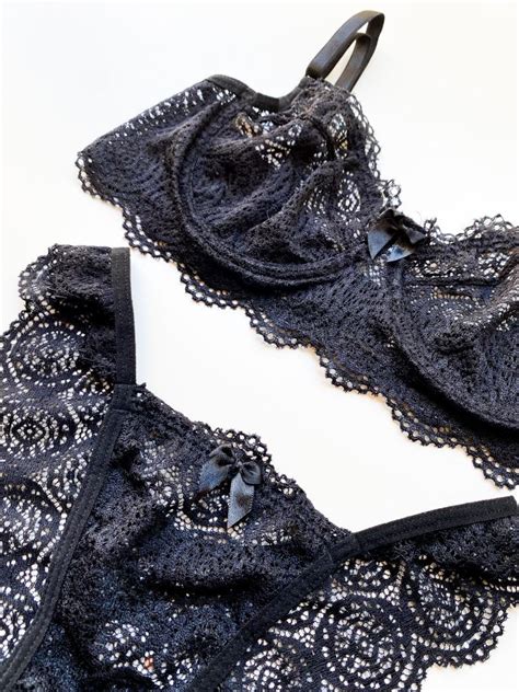 Conjunto Sem Bojo Aro Calcinha Fio Preto Site Exclusivo De Lingerie