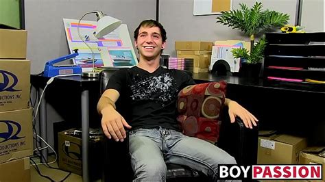 Amateur Homo Kevin Grover Shows Off Assets Before Wank Off Xxx Mobile Porno Videos Movies