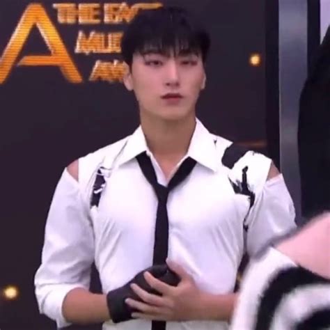 𝐯𝐚𝐥 on Twitter RT growleykitts its boob town over there