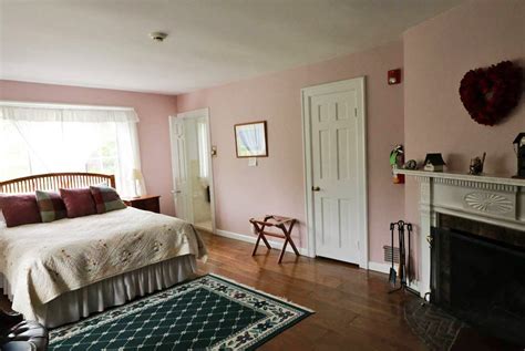 Lavender Room - Cornwall, NY Bed and Breakfast | Storm King Lodge