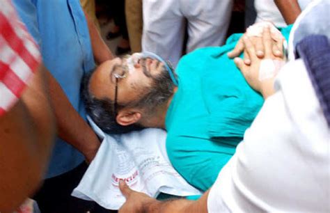 Saradha Scam Tmc Mp Kunal Ghosh Dragged And Gagged In Ambulance By