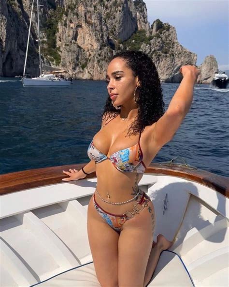 7 Hot Sexy Lehla Samia Bikini Pics