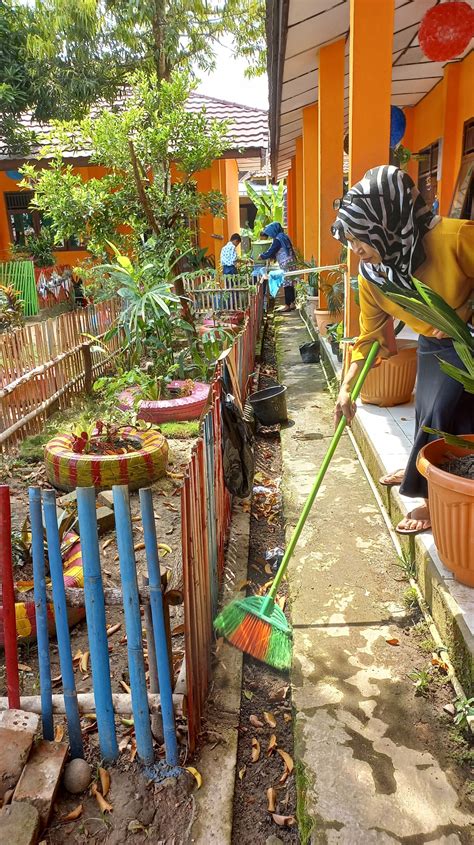 Galeri Kegiatan Kebersihan Menuju Sekolah Adiwiyata Smpn 7 Muara Enim