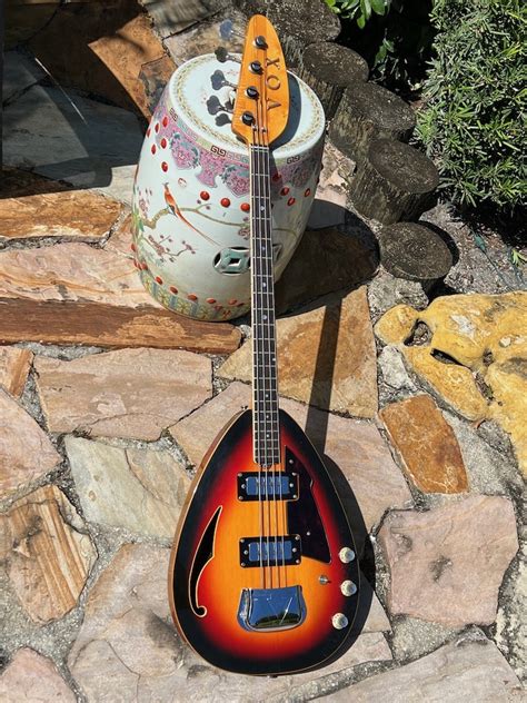 Vox Stinger Iv Bass 1968 Sunburst Finish Bass For Sale Guitarbroker