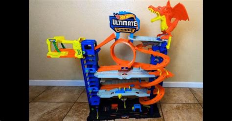 Hot Wheels HKX48 Ultimative Garage inkl 2 Fahrzeugen für 99 99 statt 113