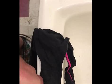 Cumming En Las Bragas Sucias De La Esposa Xvideos