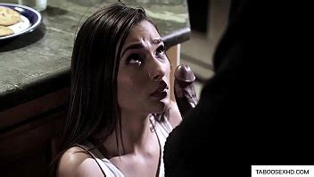 Mi padrastro negro trató de follarme XVIDEOS