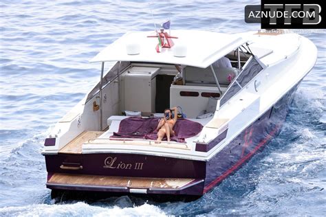 Katherine Pilkington Sexy Seen Flaunting Her Hot Bikini Body On A Boat In Capri AZNude