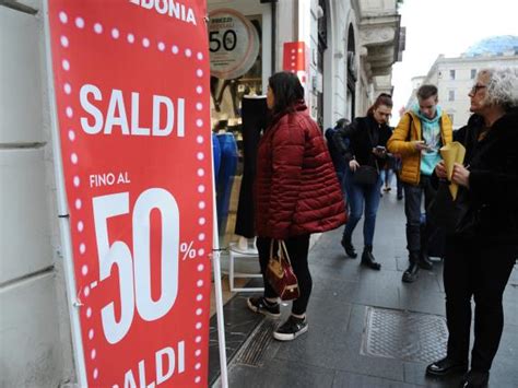 Roma Saldi Al Via Venerd Secondo Confcommercio Si Spenderanno In