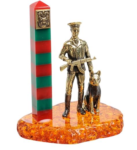 Фигурка «Пограничник» AM-1572 / Фигурки из латуни и янтаря / Народные ...