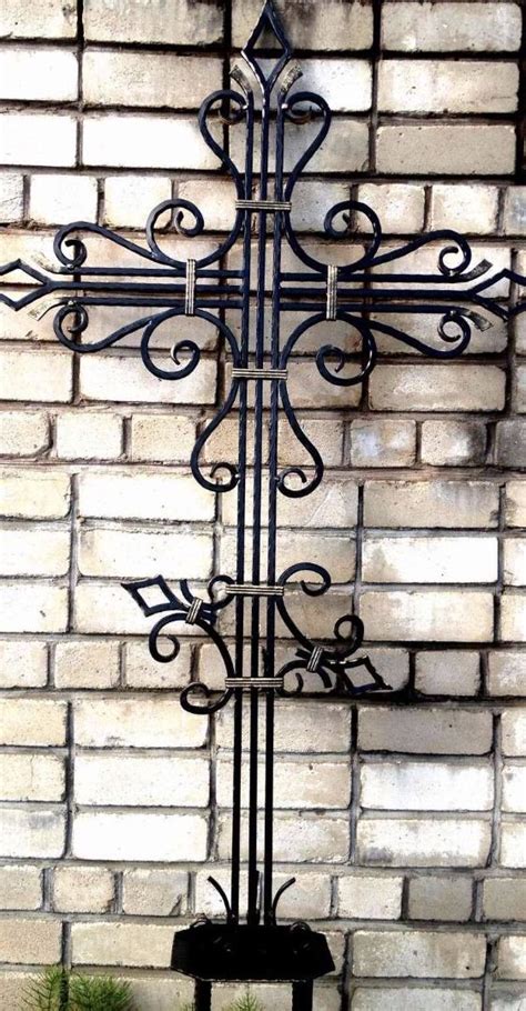 Кованый крест "Берис" | "ТехИнКов" | Могильные украшения, Кованое ...