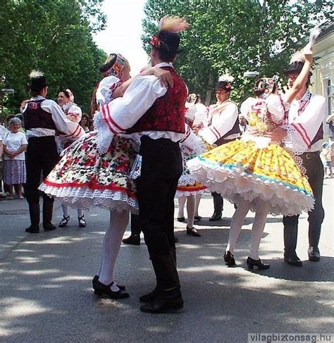 Gombosi Viselet Doroszlói Népviselet Délvidék Hungarian Dance