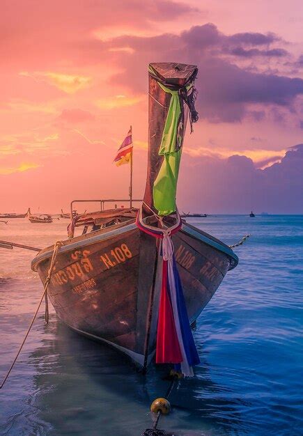 Dram Tico P R Do Sol Sobre Railay Beach Em Krabi Tail Ndia Barco