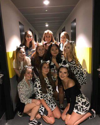 M Dchen In Gruppen Bekleidet Und Unbekleidet Porno Bilder Sex Fotos Xxx Bilder Pictoa