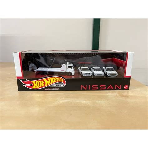 Hot Wheels Premium Nissan Garage Box Set Skyline Gtr Transporter Misb