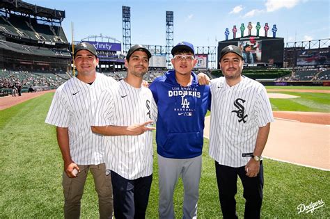 Reik Visitó A Julio Urías Y Lanzó La Primera Bola En El Dodgers Vs