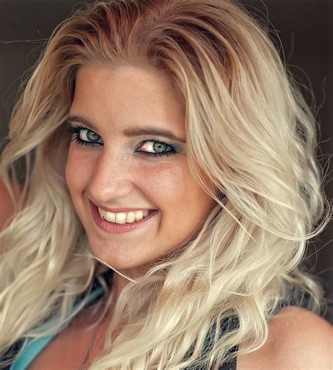 Lady in Blond Foto & Bild | erwachsene menschen, menschen Bilder auf ...