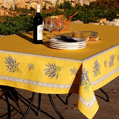 Nappe Valensole jaune coton enduit plastifiée 2m x 1m55 Motif placé