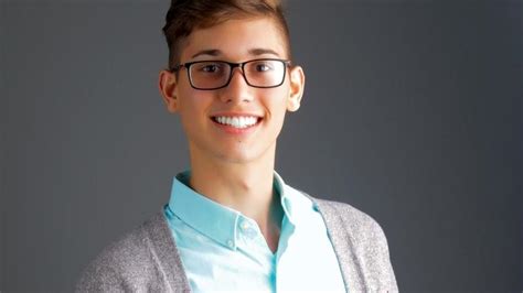 Rejeté par ses parents un étudiant gay récolte 140 000 dollars pour financer ses études Le