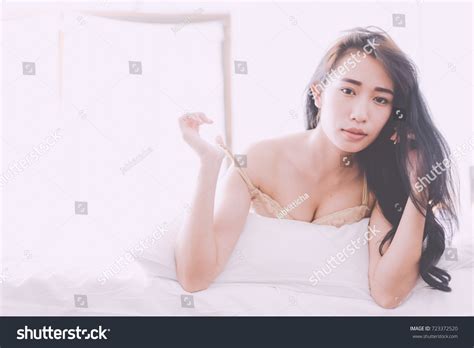 Photo De Stock Sexy Model Posing Lingerie 723372520 Shutterstock