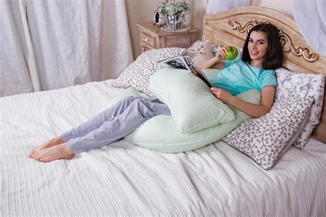 Какую подушку выбрать для беременных? Гид для будущих мам