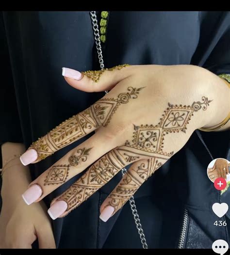 Épinglé par queen moa sur Henna en 2024 Modèles de henné Tatouage au