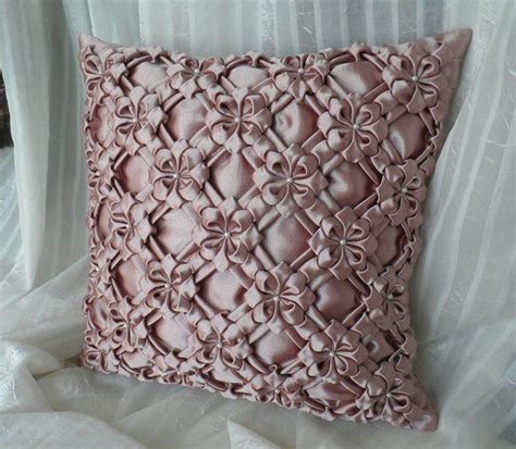 Декоративні подушки із буфами: красиві візерунки створені із тканини ...